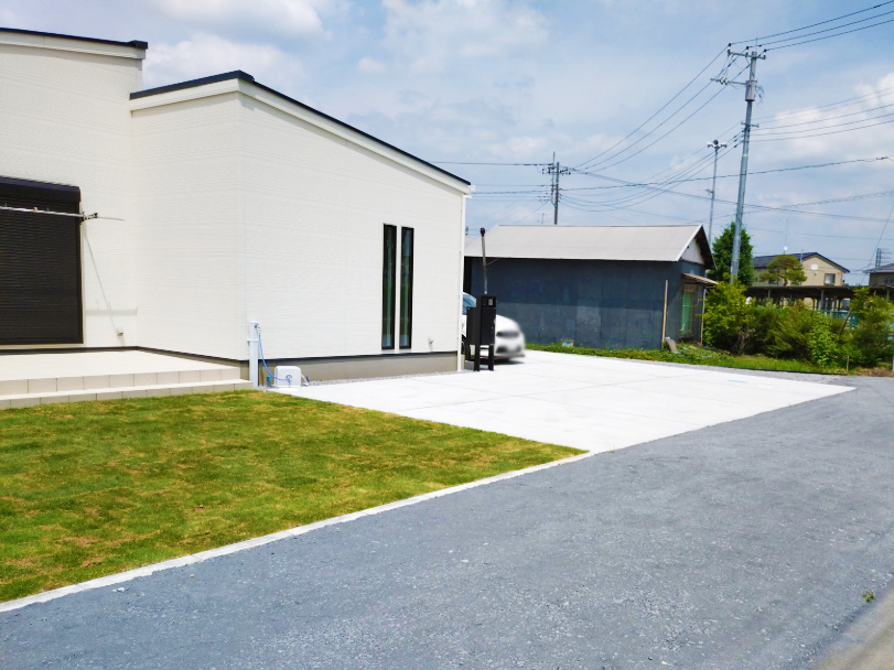【実績紹介】羽生市｜個人邸の芝張りと砕石敷き均し工事を行いました
